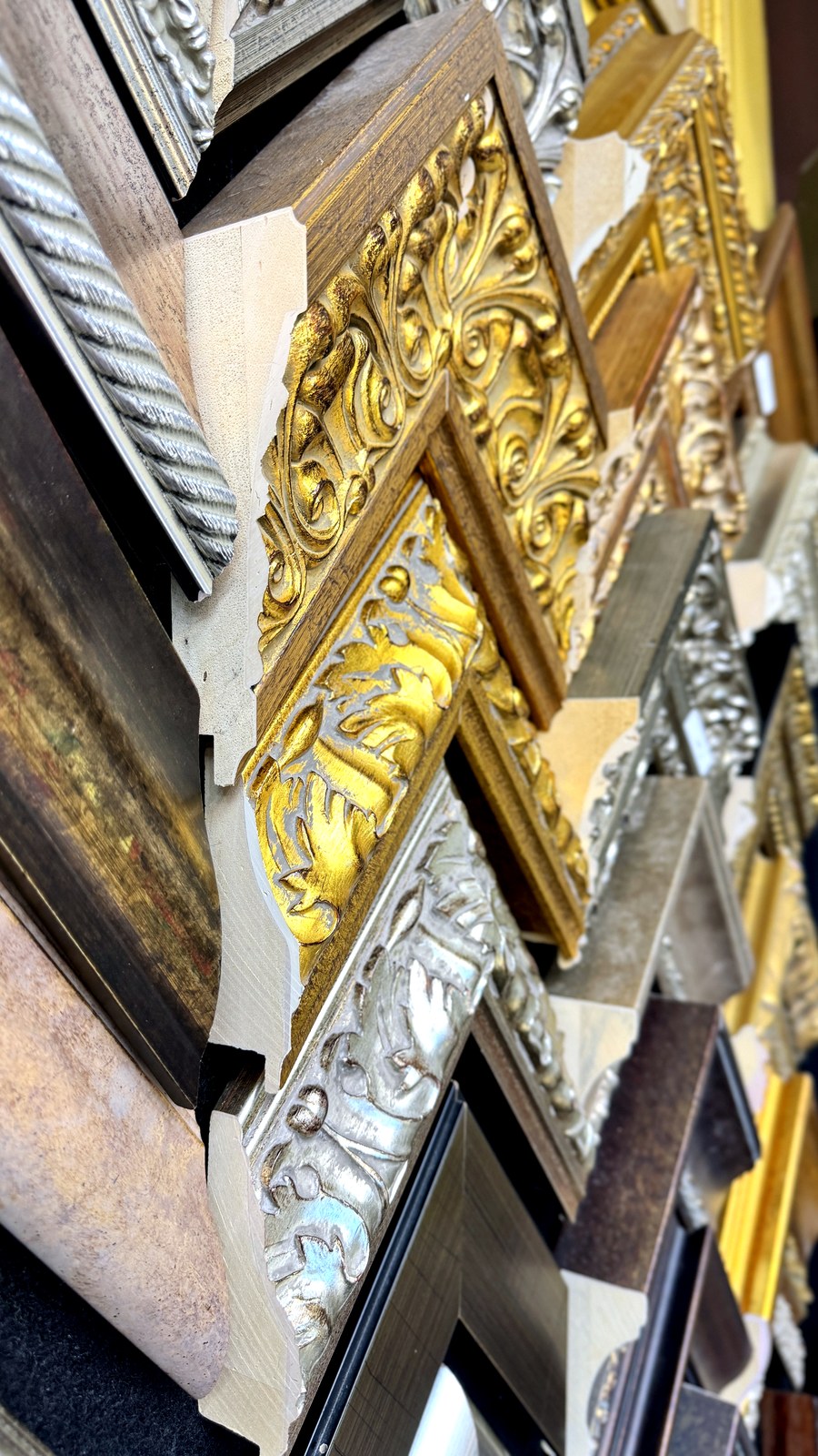 百餘款框條展示牆・金銀雕花